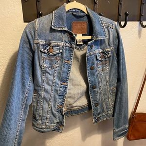 A&F STRETCHY JEAN JACKET - VINTAGE ⭐️